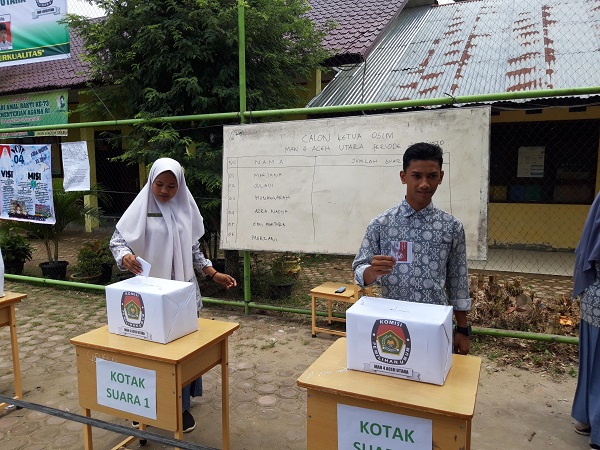 Pemilihan Ketua OSIM, Siswa MAN 4 Aceh Utara Terapkan Pemilu Berbasis Elektrik (Online)