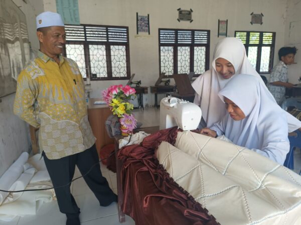 Praktik Keterampilan Menjahit